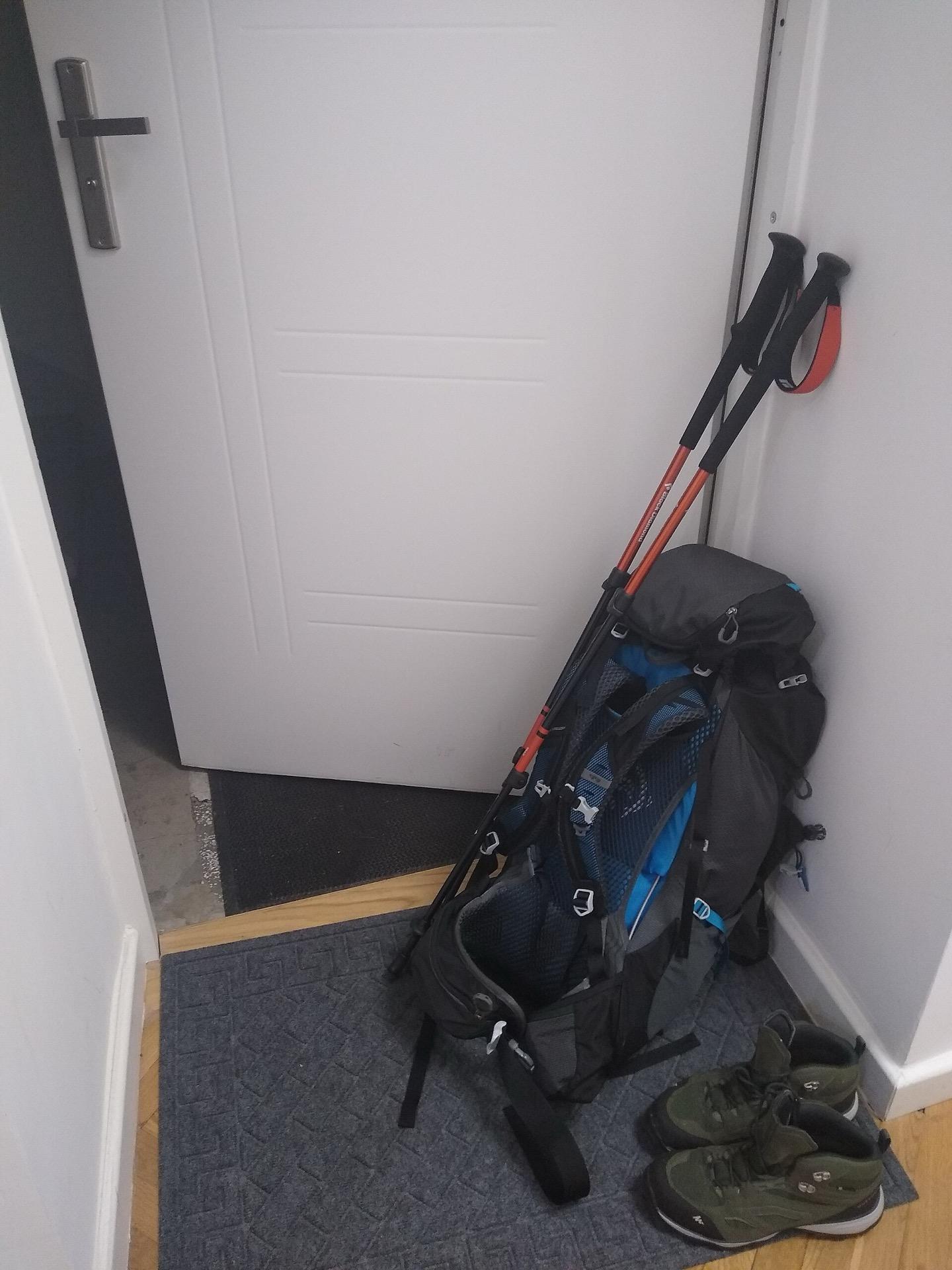 Carry-On Only 2026: How to Travel 7-21 Days with Just a Carry-On — Tortuga, Osprey Farpoint, Peak Design — imagem do artigo