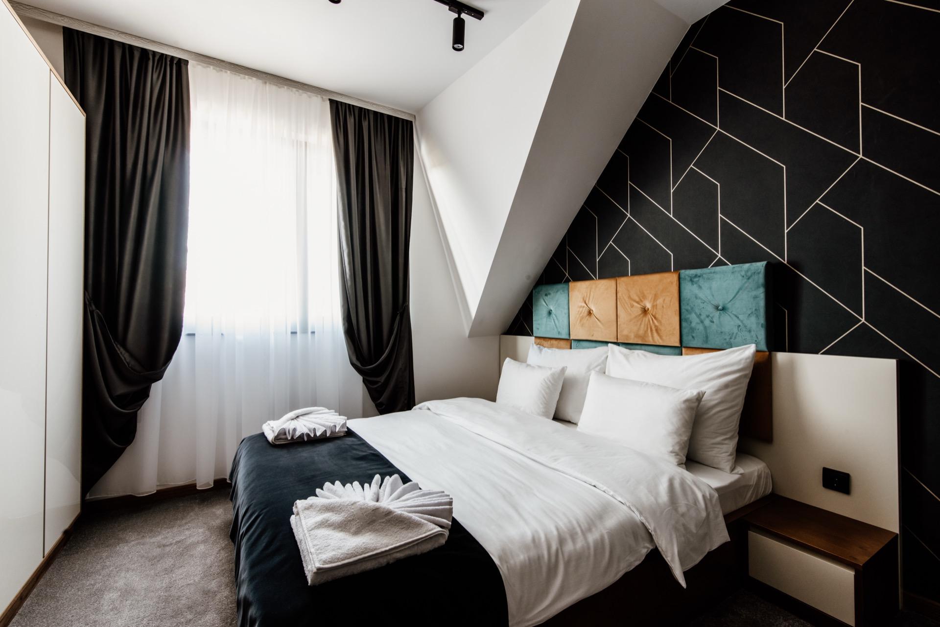 Booking vs Airbnb vs hotels in 2026: which to actually choose (and when each one is cheaper) — imagem do artigo
