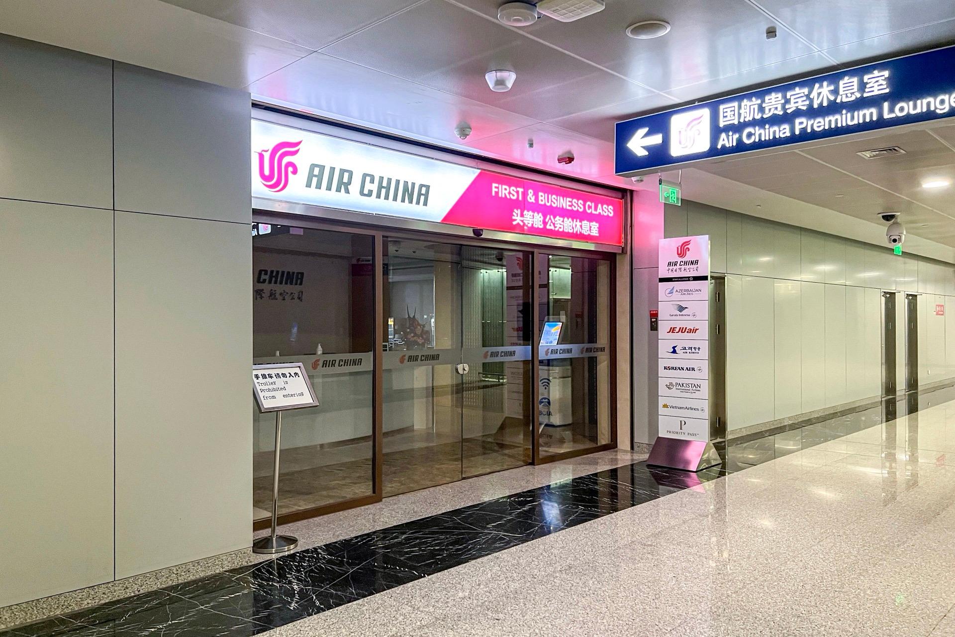 Credit Cards With Airport Lounge Access 2026: Priority Pass, LoungeKey & Dragonpass — Which Ones Work and Is the Fee Worth It? — imagem do artigo
