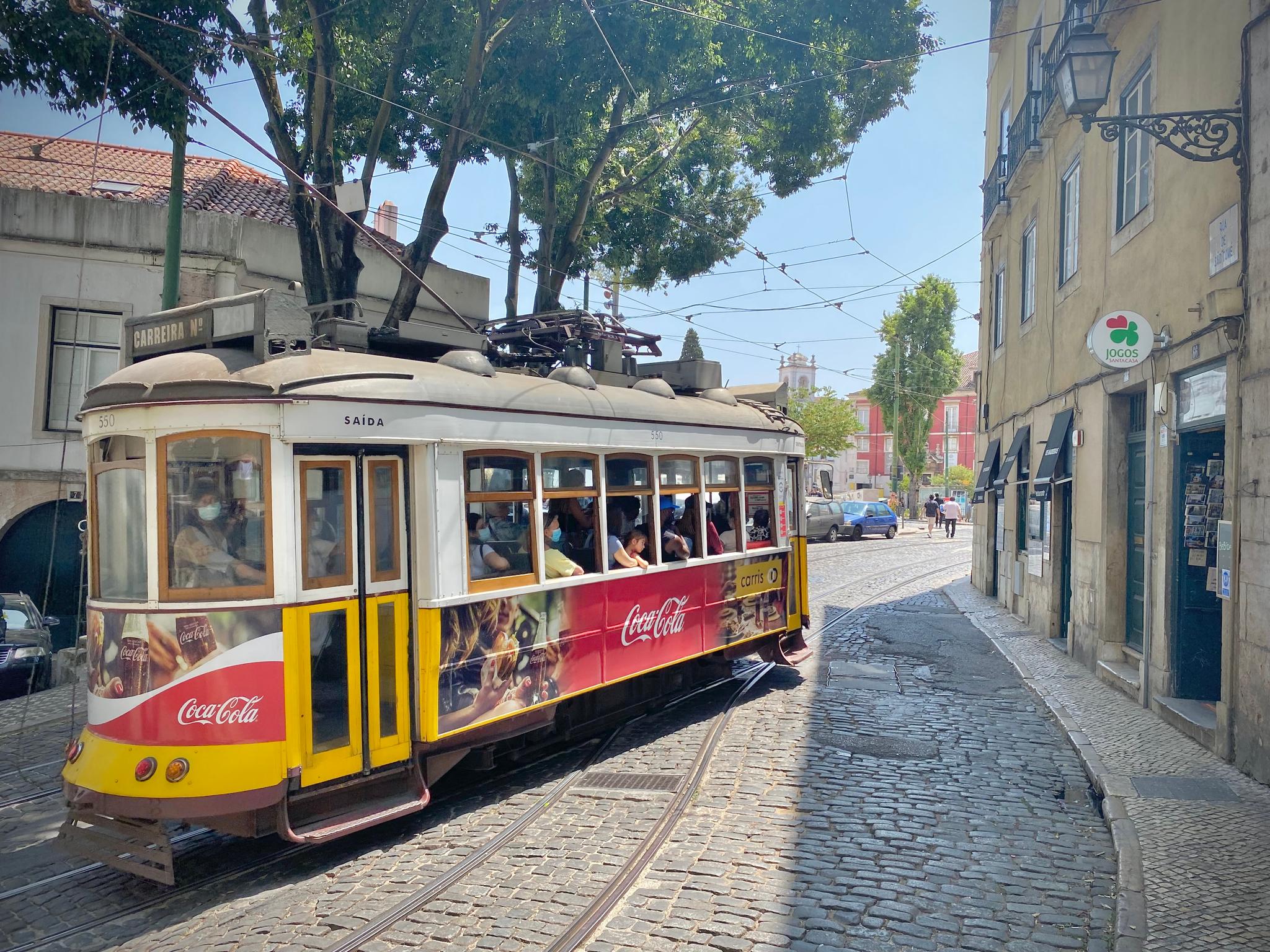 Lisbon in 7 Days for Americans (2026): An Honest Itinerary Through Alfama, Belém, Sintra — and What No One Tells You About Taxis and Pastéis — imagem do artigo