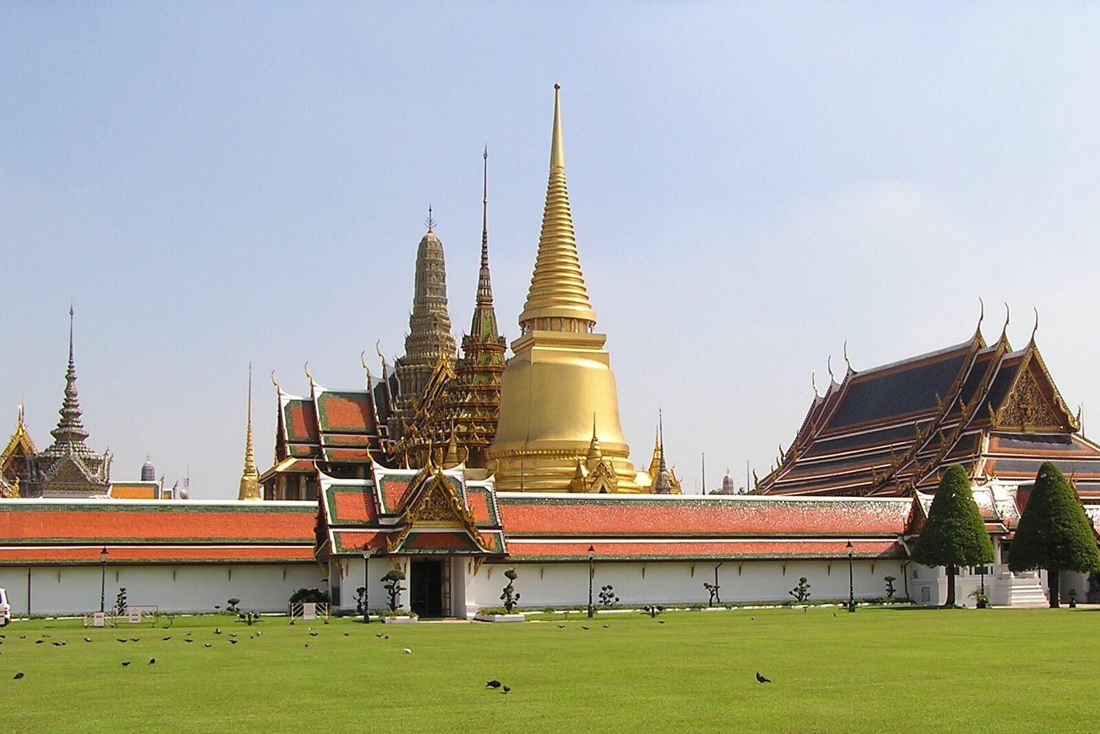 Where to Stay in Bangkok in 2026: The Neighborhood-and-Hotel Guide the BTS Station Decides — imagem do artigo